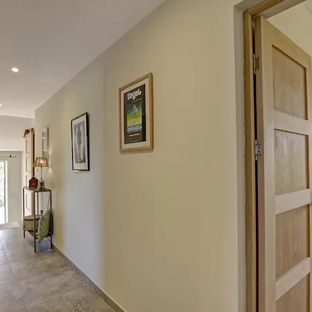 Charmant Gite Moderne Avec Cour Privee, Tout Equipe, Parking Securise, Au Coeur Du Roannais - Fr-1-496-316 Holiday home *