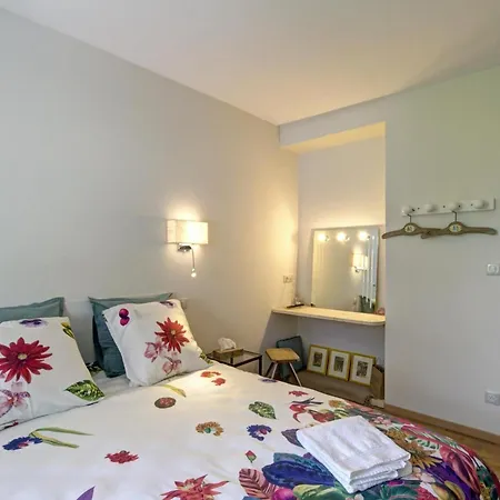 Charmant Gite Moderne Avec Cour Privee, Tout Equipe, Parking Securise, Au Coeur Du Roannais - Fr-1-496-316 * Riorges