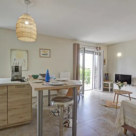 Holiday home Charmant Gite Moderne Avec Cour Privee, Tout Equipe, Parking Securise, Au Coeur Du Roannais - Fr-1-496-316 *