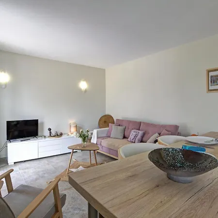 Hébergement de vacances Moderne Avec Cour Privee, Equipe, Parking Securise, Au Coeur Du Roannais - Fr-1-496-316 Riorges