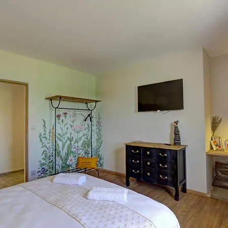 Hébergement de vacances Moderne Avec Cour Privee, Equipe, Parking Securise, Au Coeur Du Roannais - Fr-1-496-316 Riorges