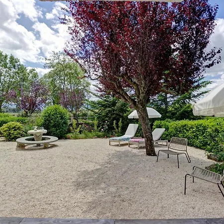 Moderne Avec Parking Sécurisé Et Jardin Privé - Fr-1-496-316 Riorges